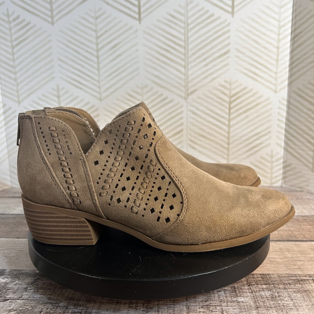 City Classified Ankle Booties Size 7 in Tan.  Man-made Material is Suede Like
